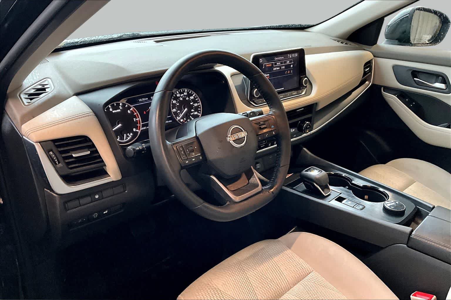 Used 2025 Super Black Nissan SV image 15
