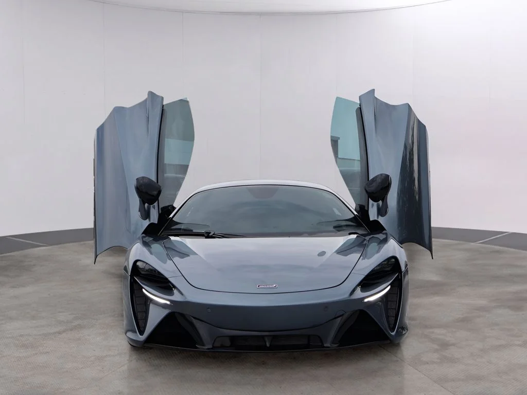 Used 2023 Saros McLaren TechLux image 12