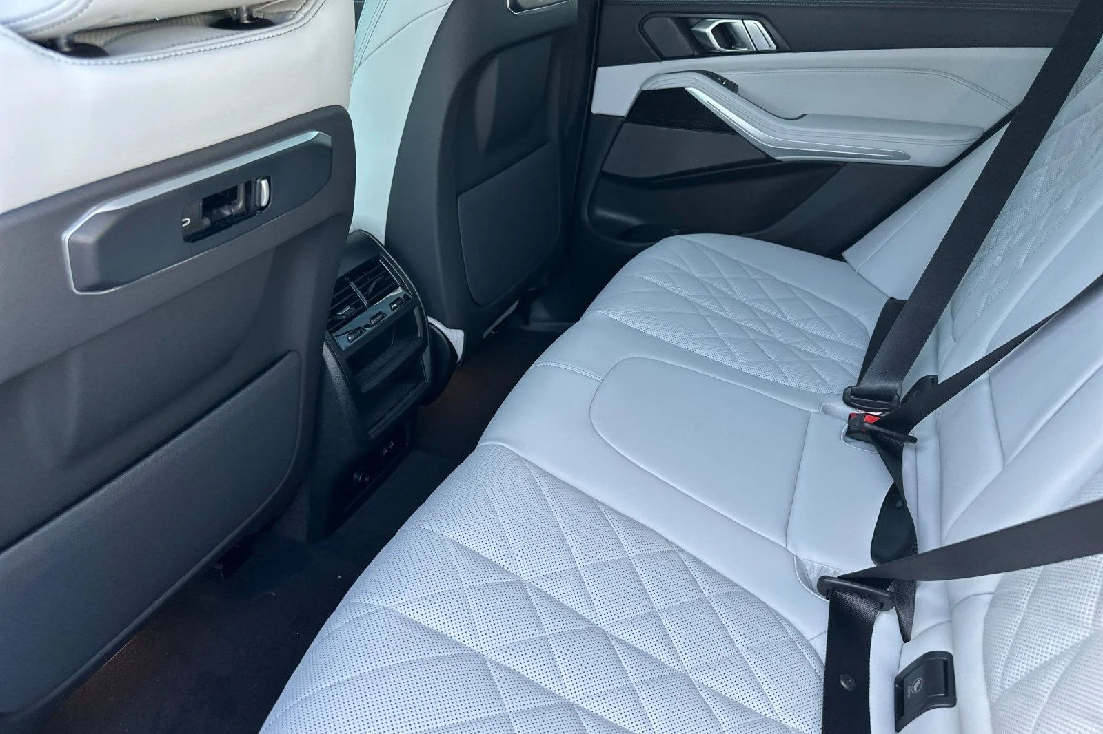 New 2026 Blue BMW xDrive40i image 9