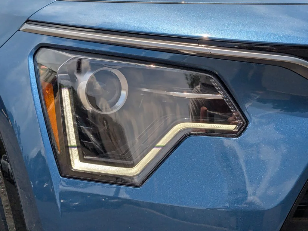 2025 Kia Niro EX Touring - Photo 10