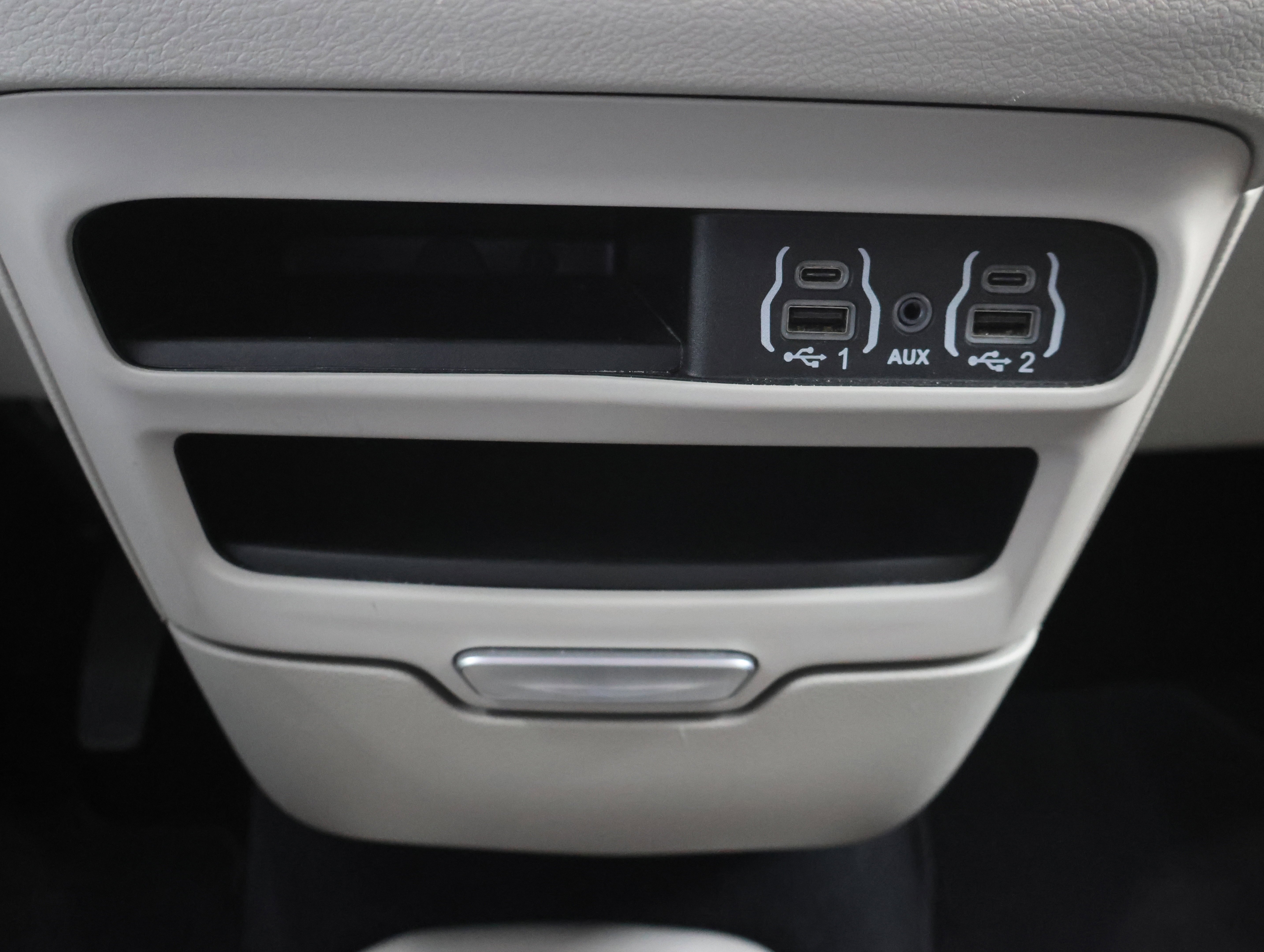 Used 2024 Bright White Clearcoat Chrysler Touring L: TOURING L-STOW N GO-QUADS-THIRD-ADAPTIVE CRUISE-1 OWNER image 46
