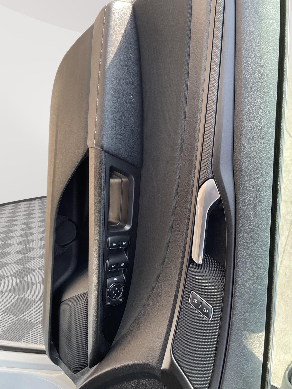Used 2018 Oxford White Ford SE image 16