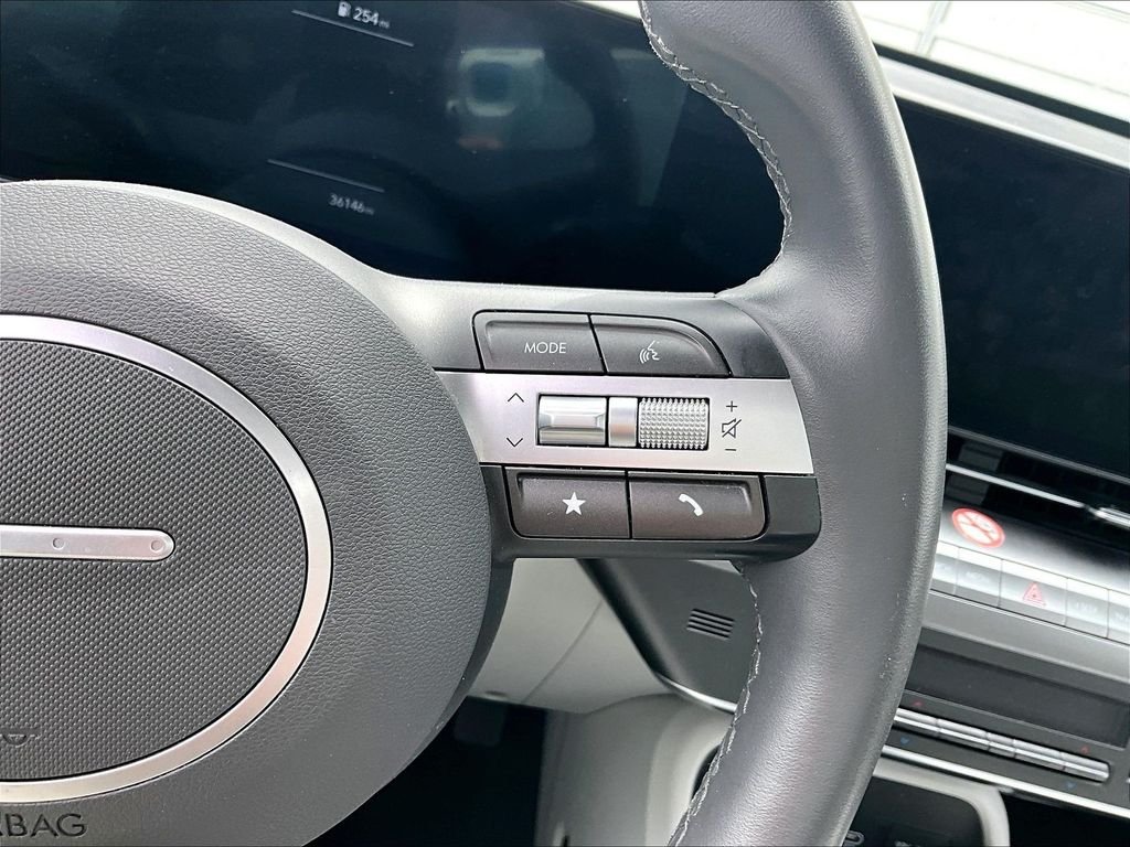 Used 2025 White Hyundai SEL image 23