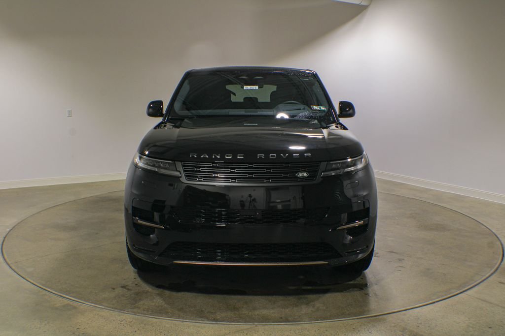 New 2026 Santorini Black Land Rover Dynamic SE image 2