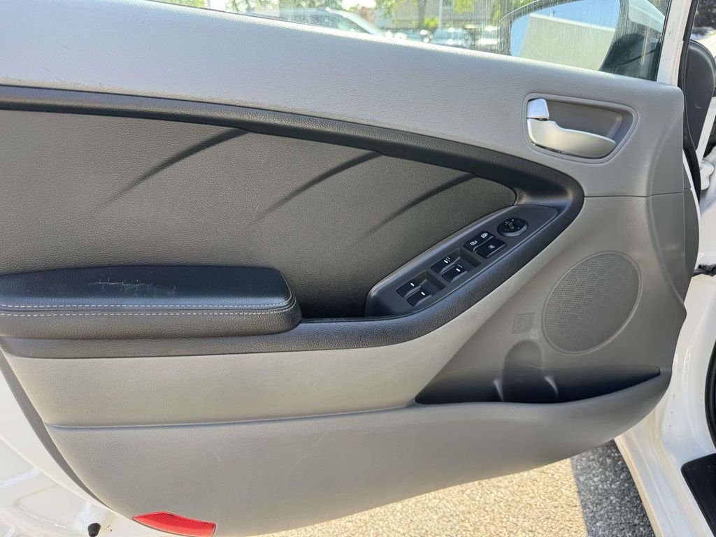 Used 2017 White Kia LX image 15