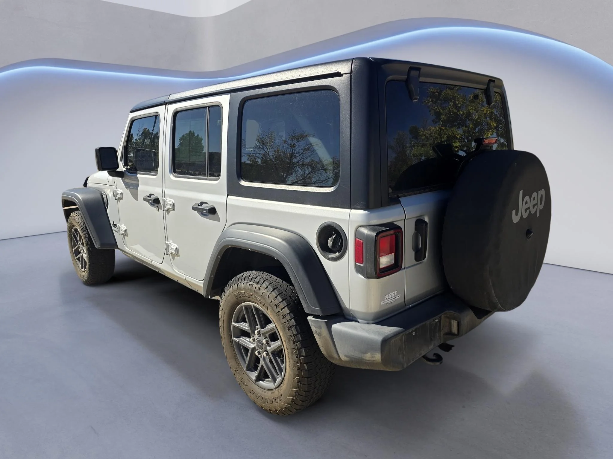 Used 2024 Silver Zynith Clearcoat Jeep Sport S image 3