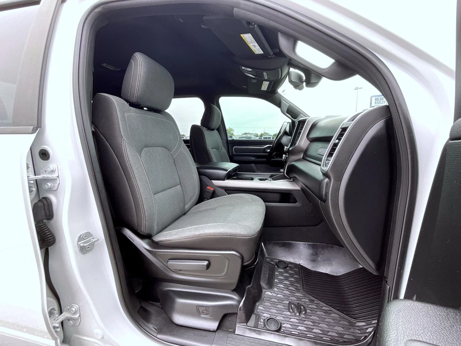 Used 2019 White Ram Big Horn/Lone Star image 15