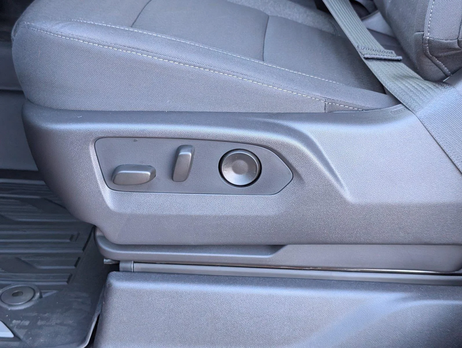New 2026 Cardinal Red GMC Elevation image 17