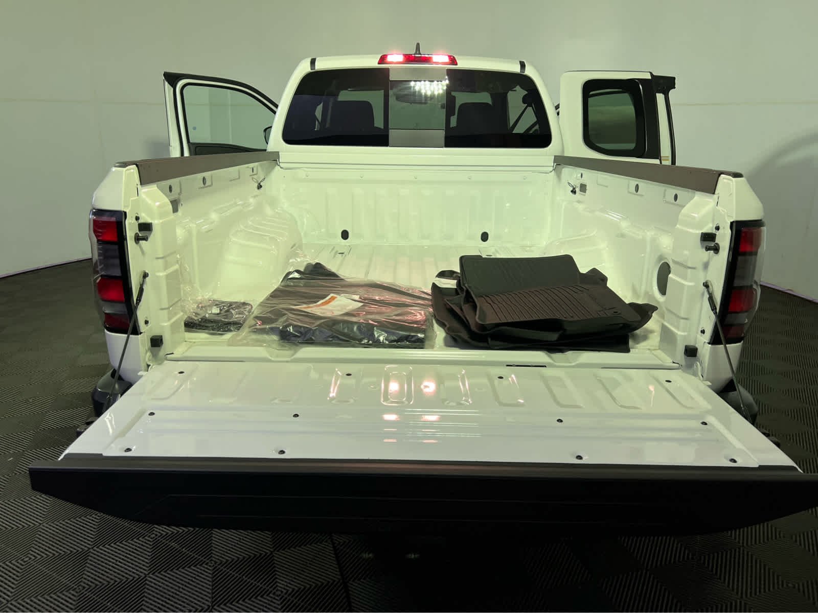 New 2026 Glacier White Nissan King Cab® S image 15