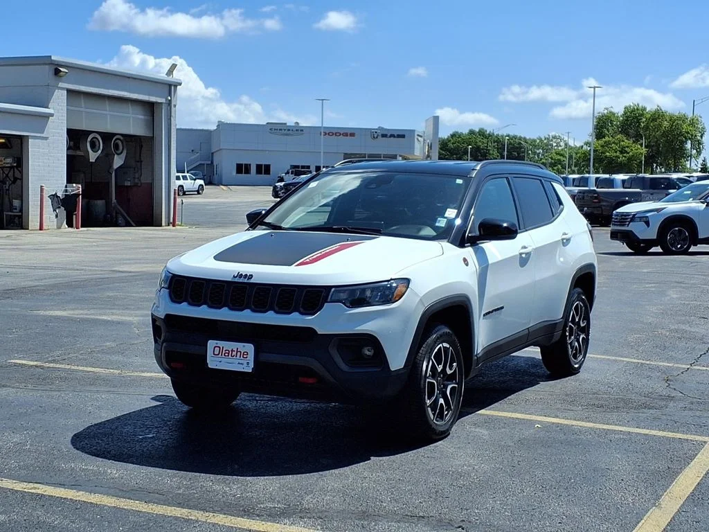 Used 2025 Jeep Compass Trailhawk with VIN 3C4NJDDN1ST558672 for sale in Kansas City