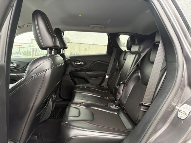 Used 2020 Gray Jeep Trailhawk image 17