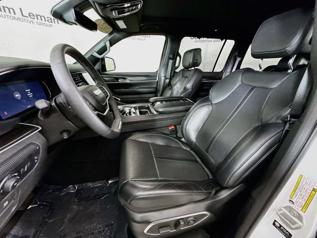Used 2024 White Jeep Base image 22