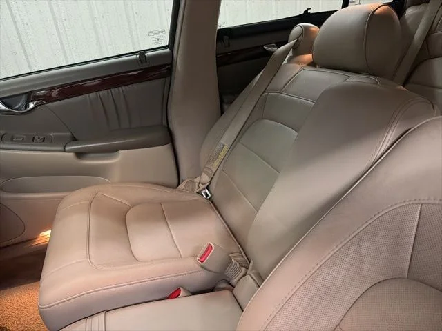 Used 2005 Light Cashmere Cadillac DHS image 35