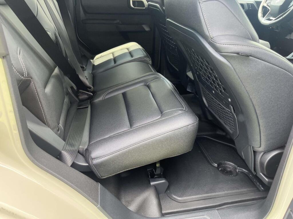 New 2025 Desert Sand Ford Badlands image 19