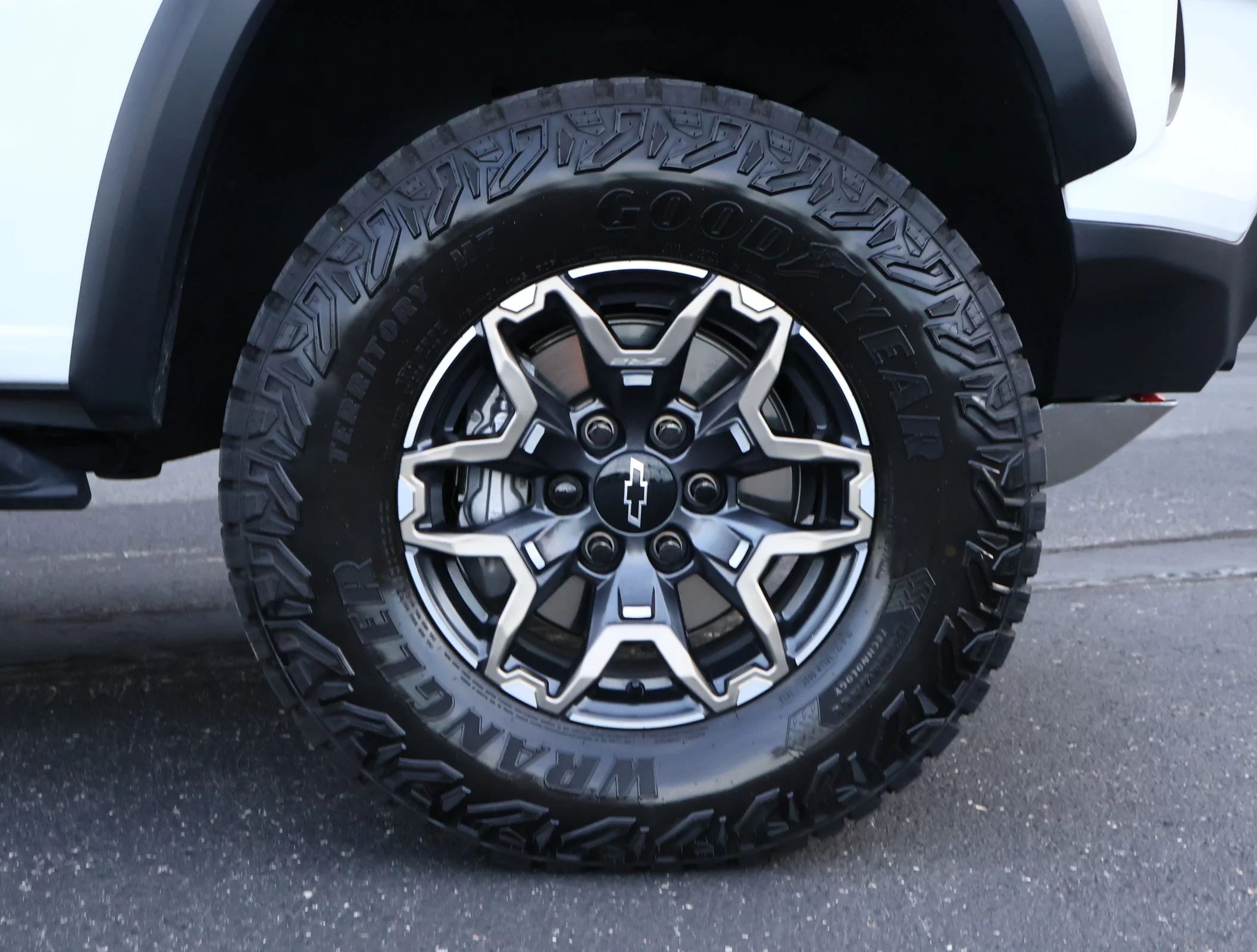 Used 2026 Summit White Chevrolet 4WD ZR2 image 27