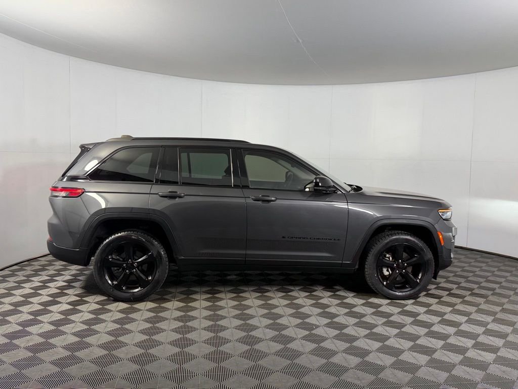 Used 2023 Gray Jeep Limited image 3