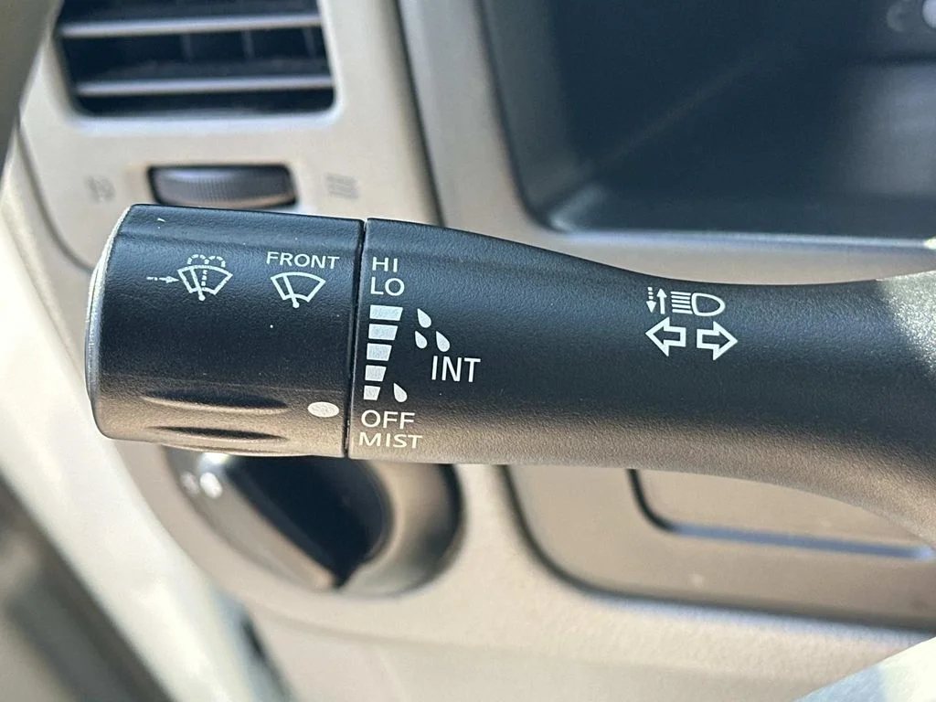 Used 2019 White Nissan S image 22