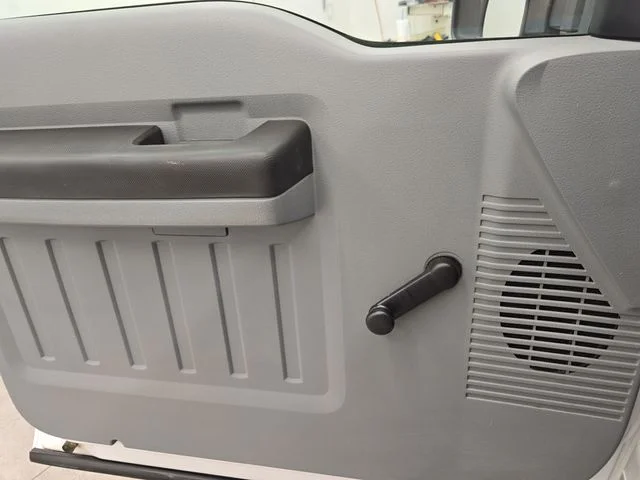 Used 2011 Oxford White Ford XL image 27