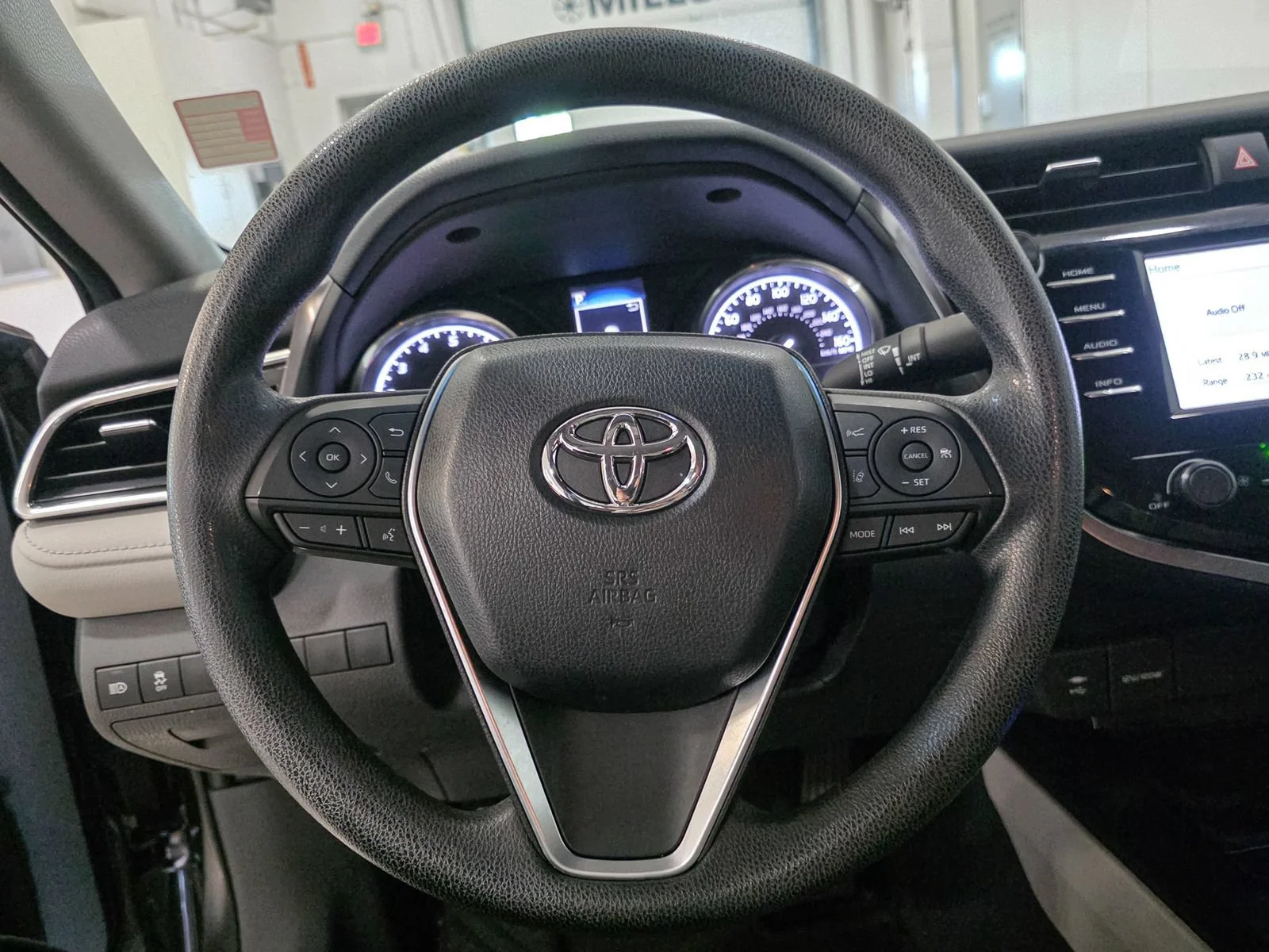 Used 2018 Gray Toyota LE image 31