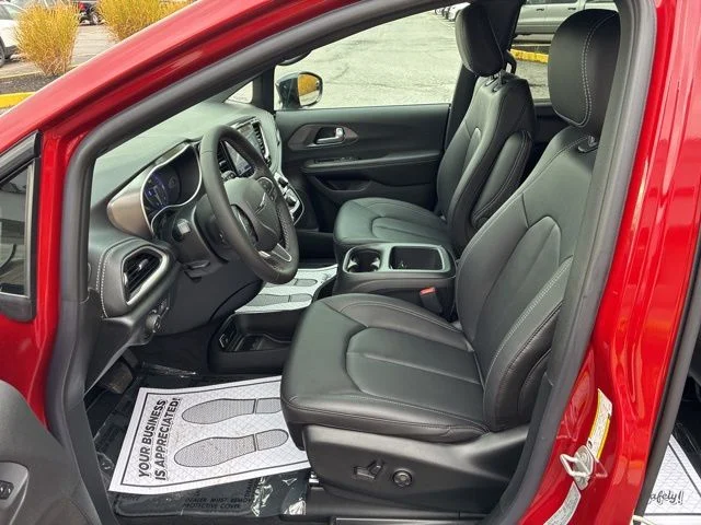 New 2026 Red Hot Pearl-Coat Exterior Paint Chrysler Select image 11