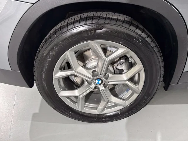 Used 2024 Gray BMW xDrive30i image 15