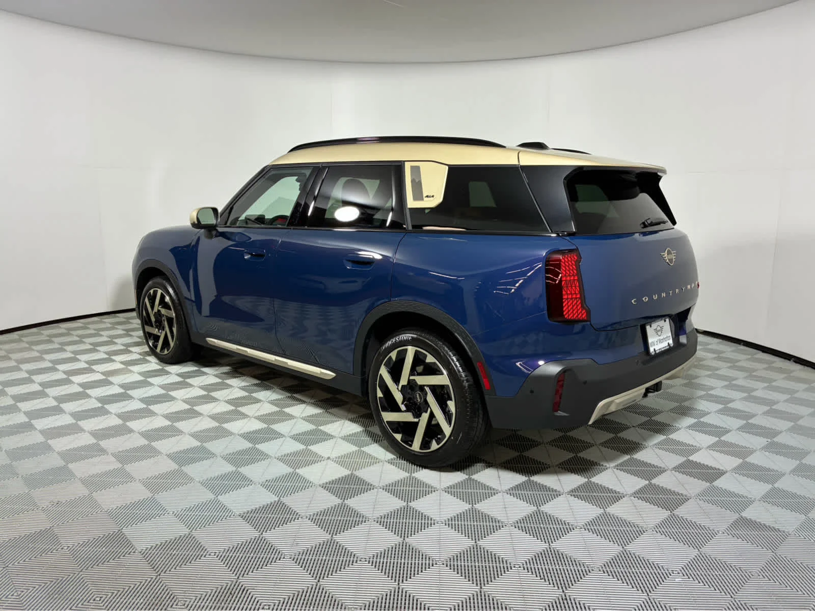 New 2027 Indigo Sunset Blue Metallic MINI Iconic image 5