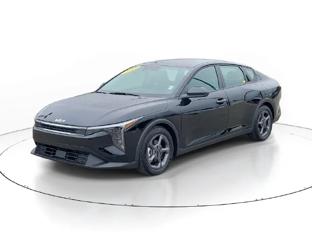Used 2025 Black Kia LXS image 3