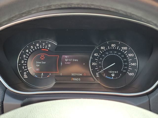 Used 2016 White Lincoln Premiere image 26