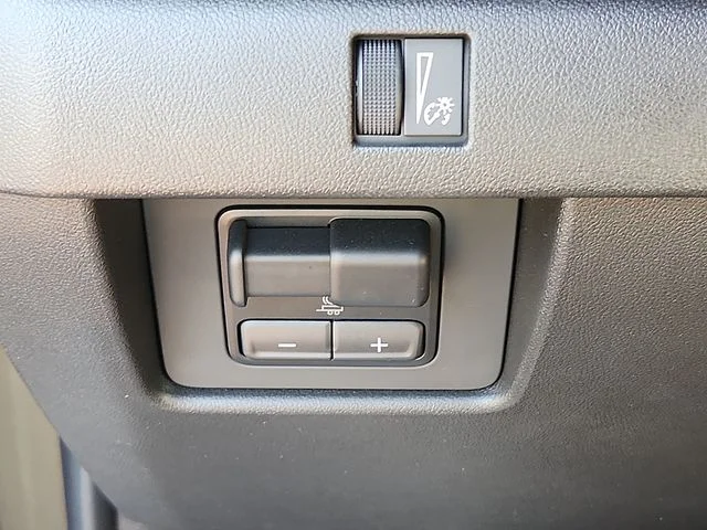 Used 2024 Brown Chevrolet Z71 image 25