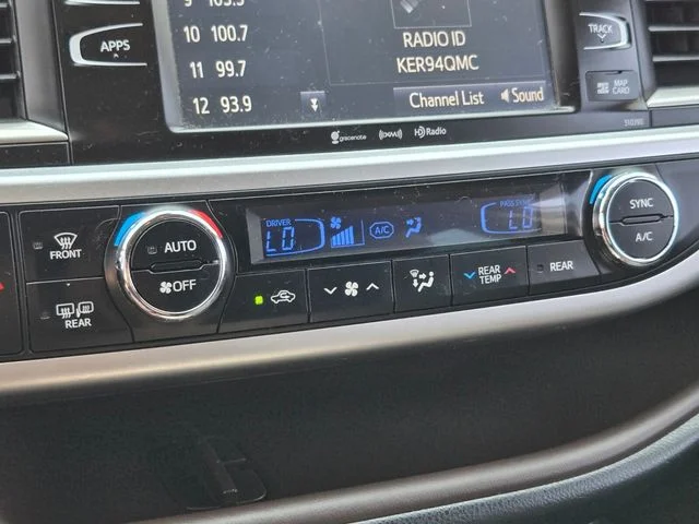 Used 2019 Blue Toyota XLE image 29