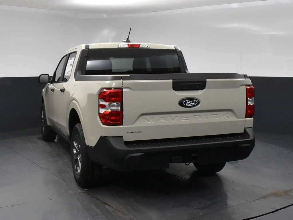 New 2025 Beige Ford XLT image 3