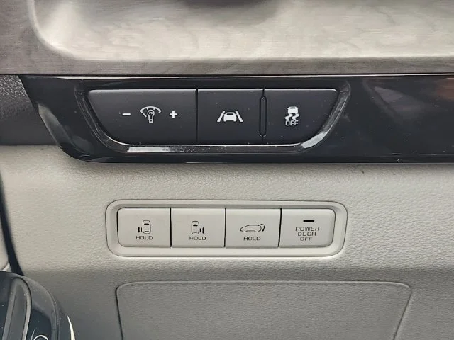 Used 2022 Black Kia EX image 24
