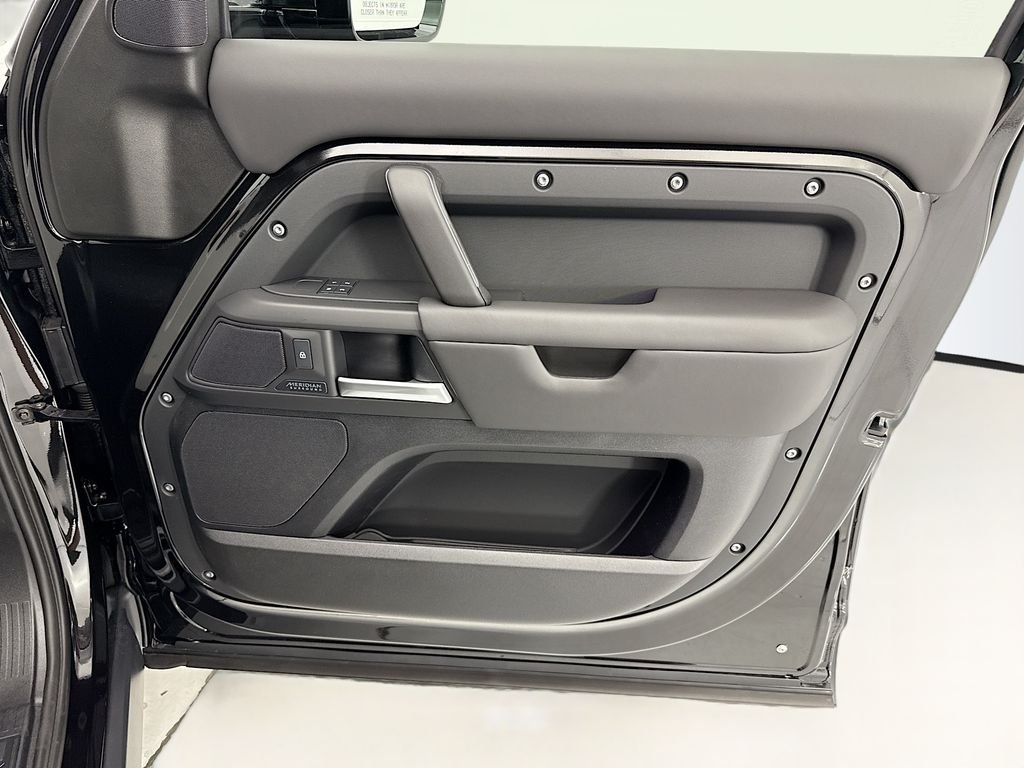 New 2026 Santorini Black Land Rover X-Dynamic SE image 24