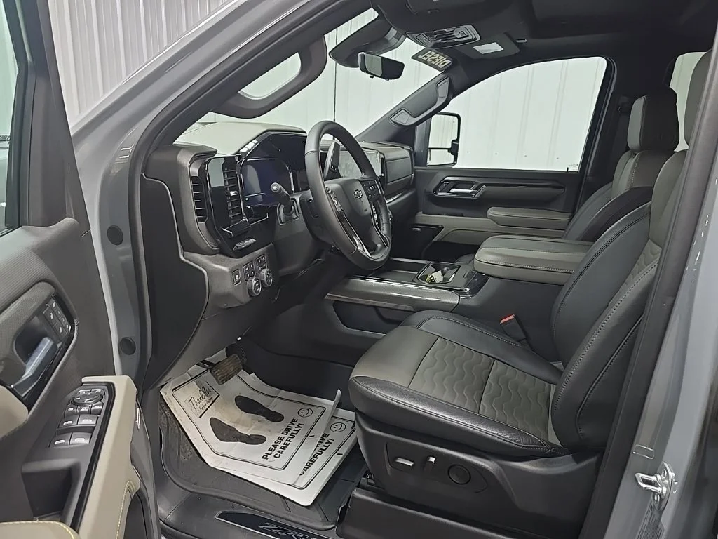 Used 2025 Gray Chevrolet ZR2 image 34