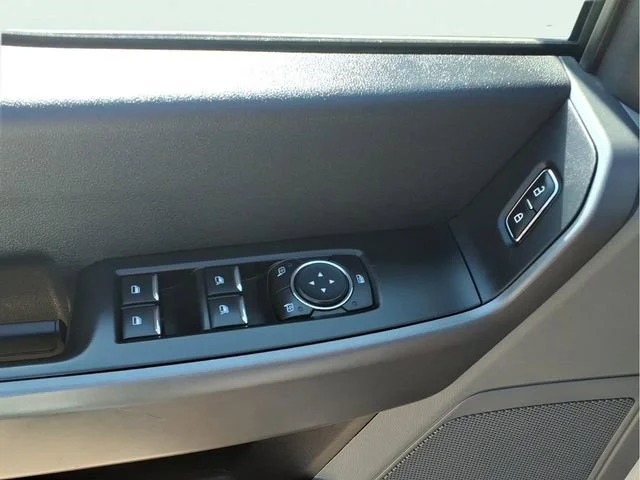 Used 2024  Ford XL image 17