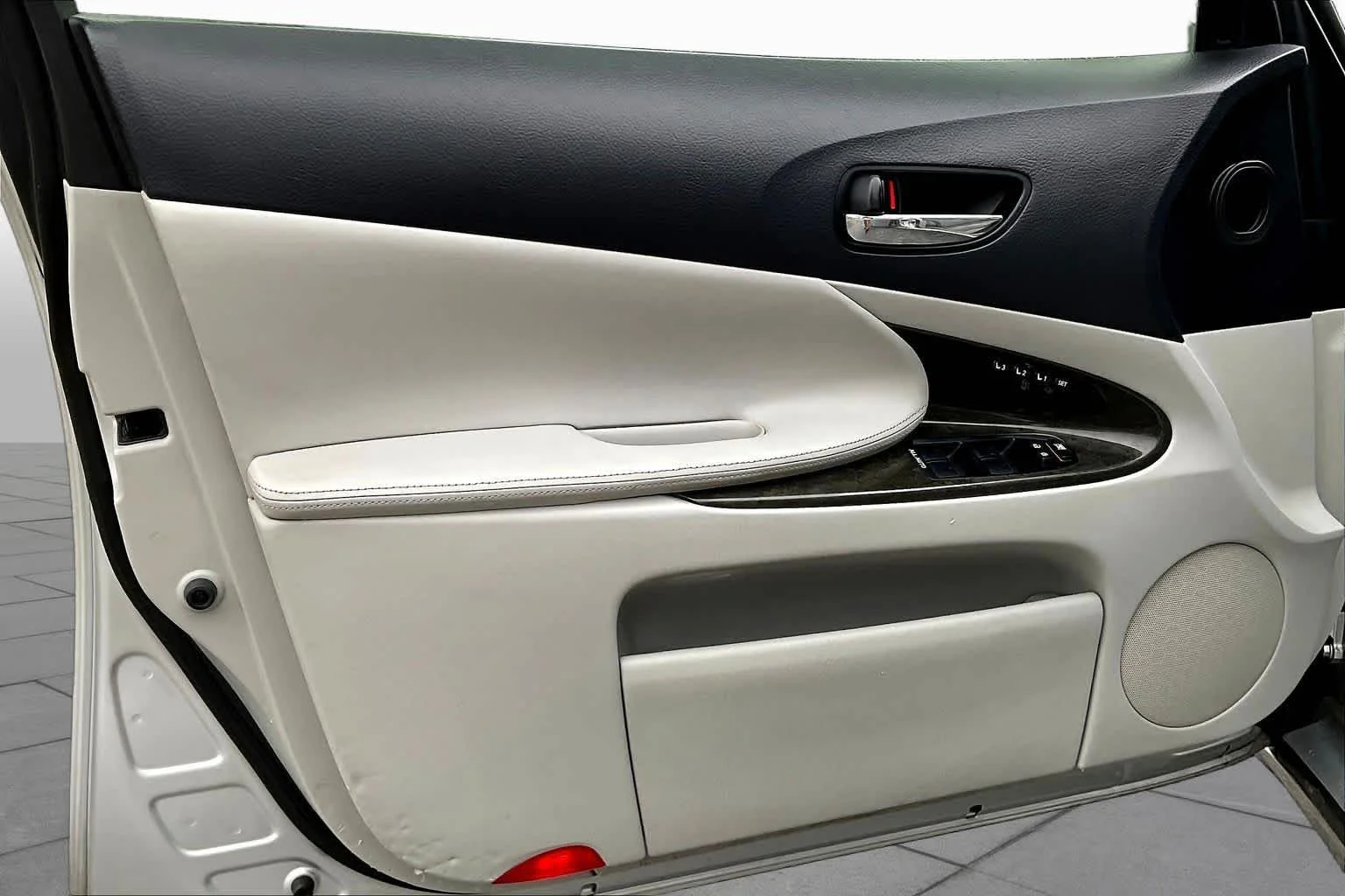 Used 2008 Mercury Metallic Lexus  image 21