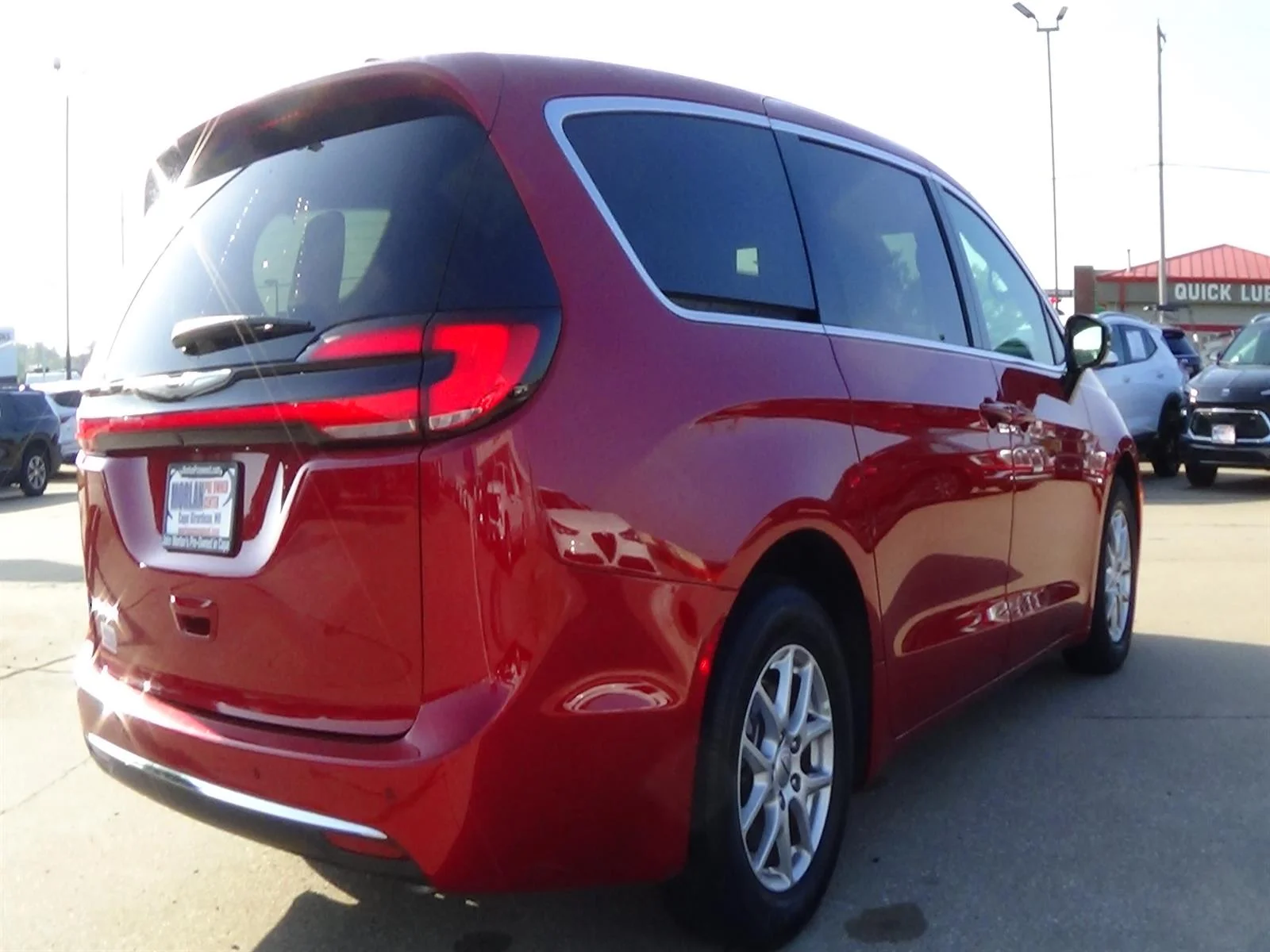 Used 2025 Red Hot Pearl Coat (pr6) Chrysler Select image 6