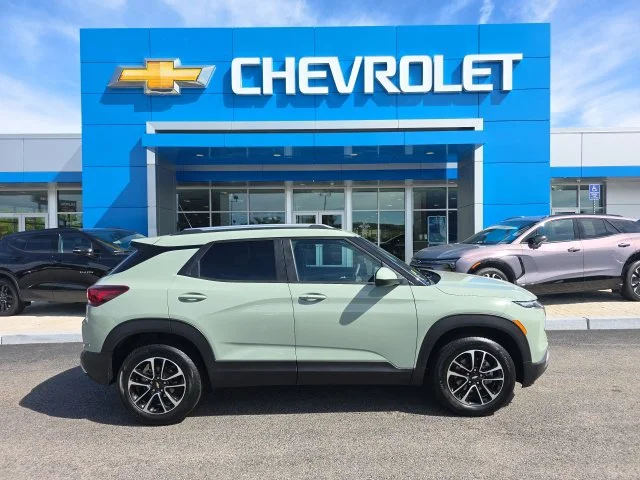Used 2026 Green Chevrolet LT image 2