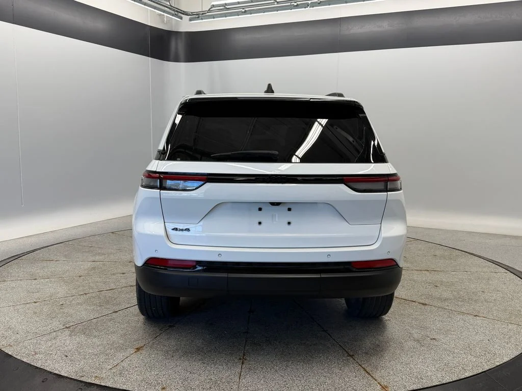 Certified Used 2023 White/off-white Jeep Altitude X image 9
