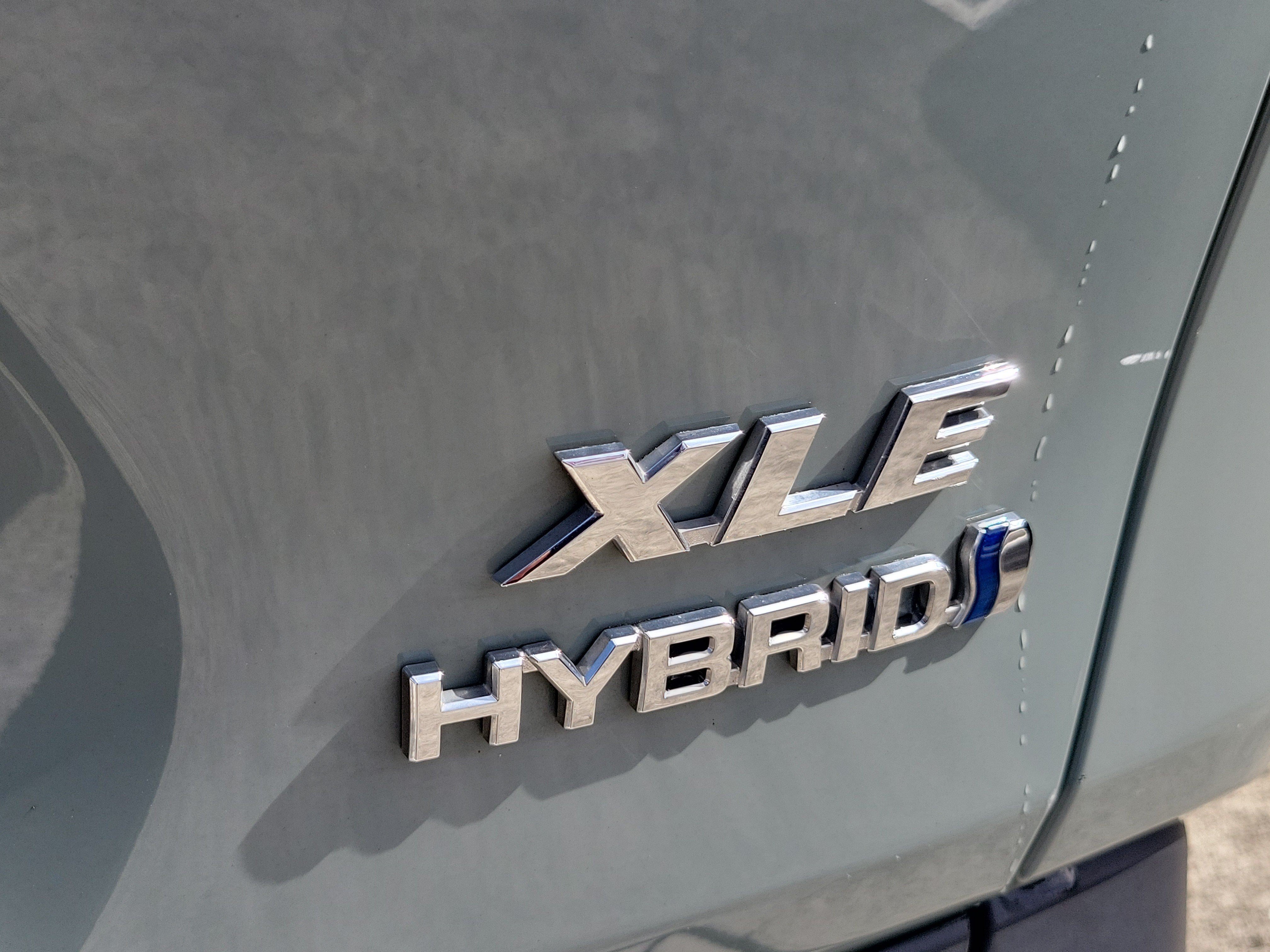 Used 2023 Lunar Toyota Hybrid XLE Premium image 9