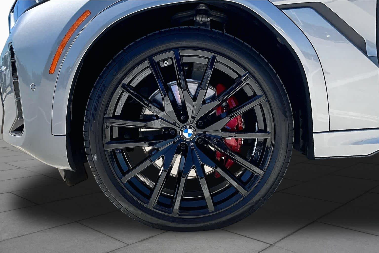 Used 2026 Skyscraper Grey Metallic BMW xDrive40i image 10
