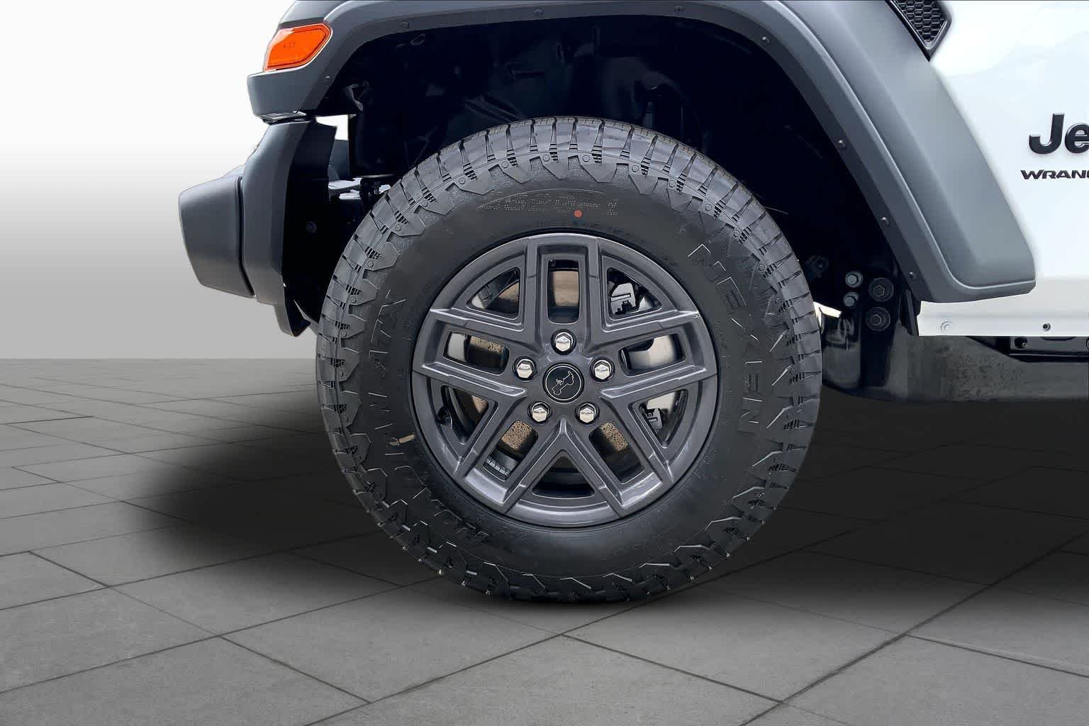 New 2026 Bright White Clear-Coat Exterior Paint Jeep Sport S image 9