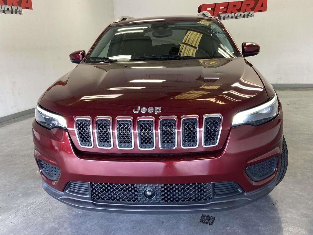 Used 2021 Red Jeep Latitude image 7