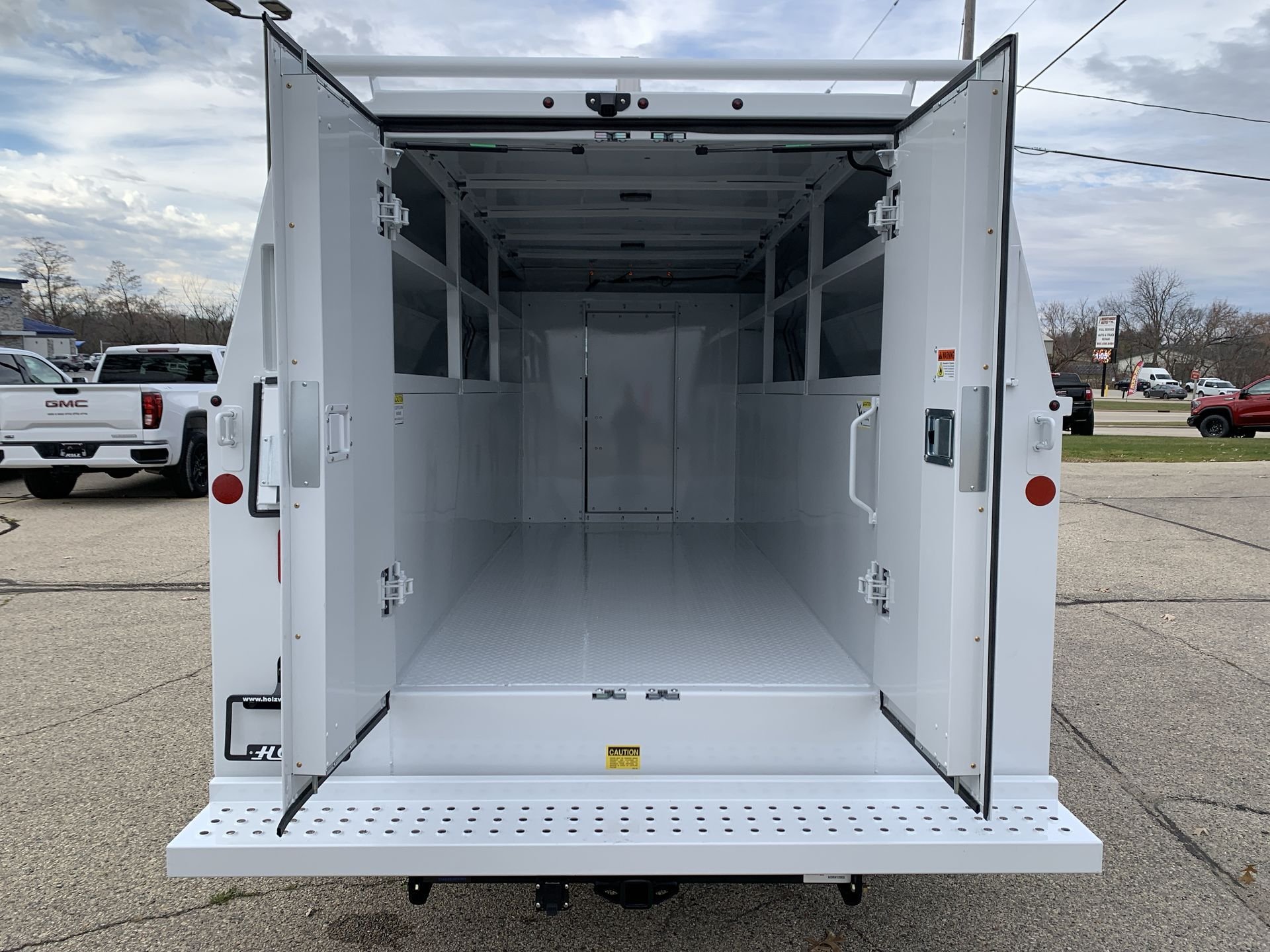 New 2025 Summit White GMC 1WT image 32