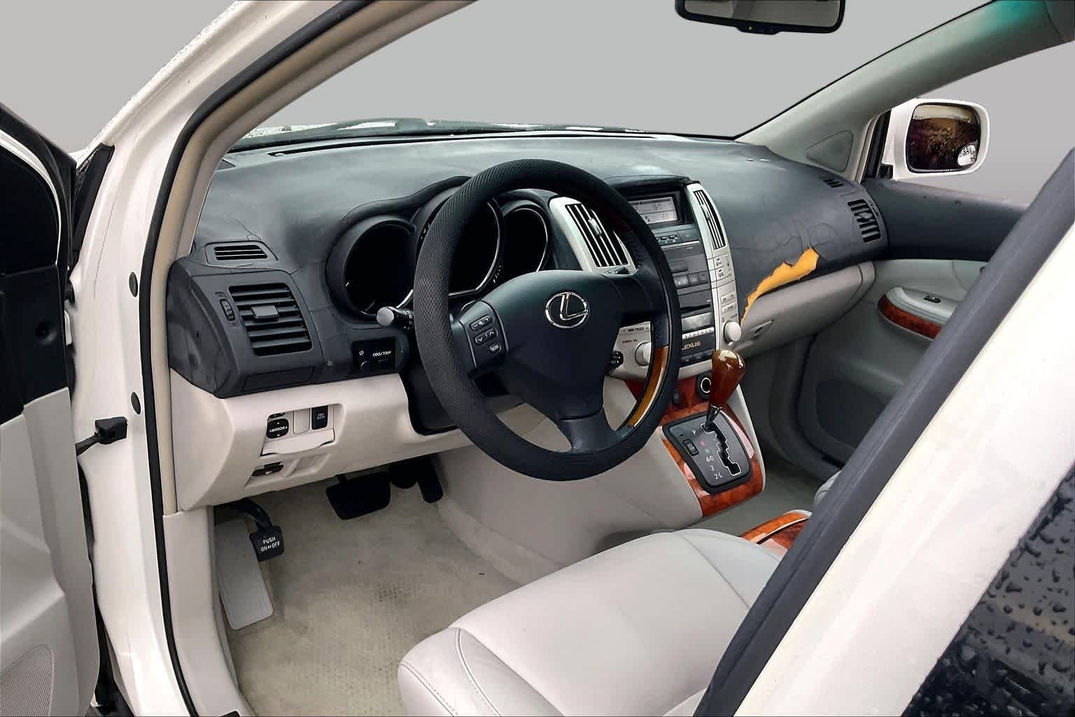 Used 2008 Crystal White Lexus  image 17