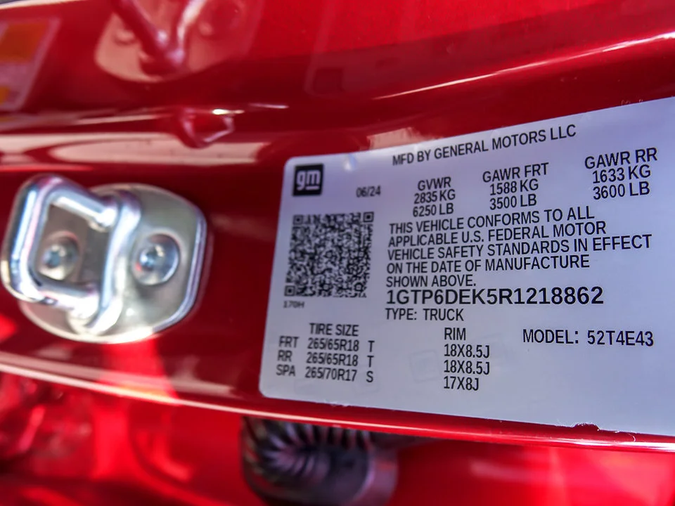 Used 2024 Volcanic Red Tintcoat GMC 4WD AT4 image 31