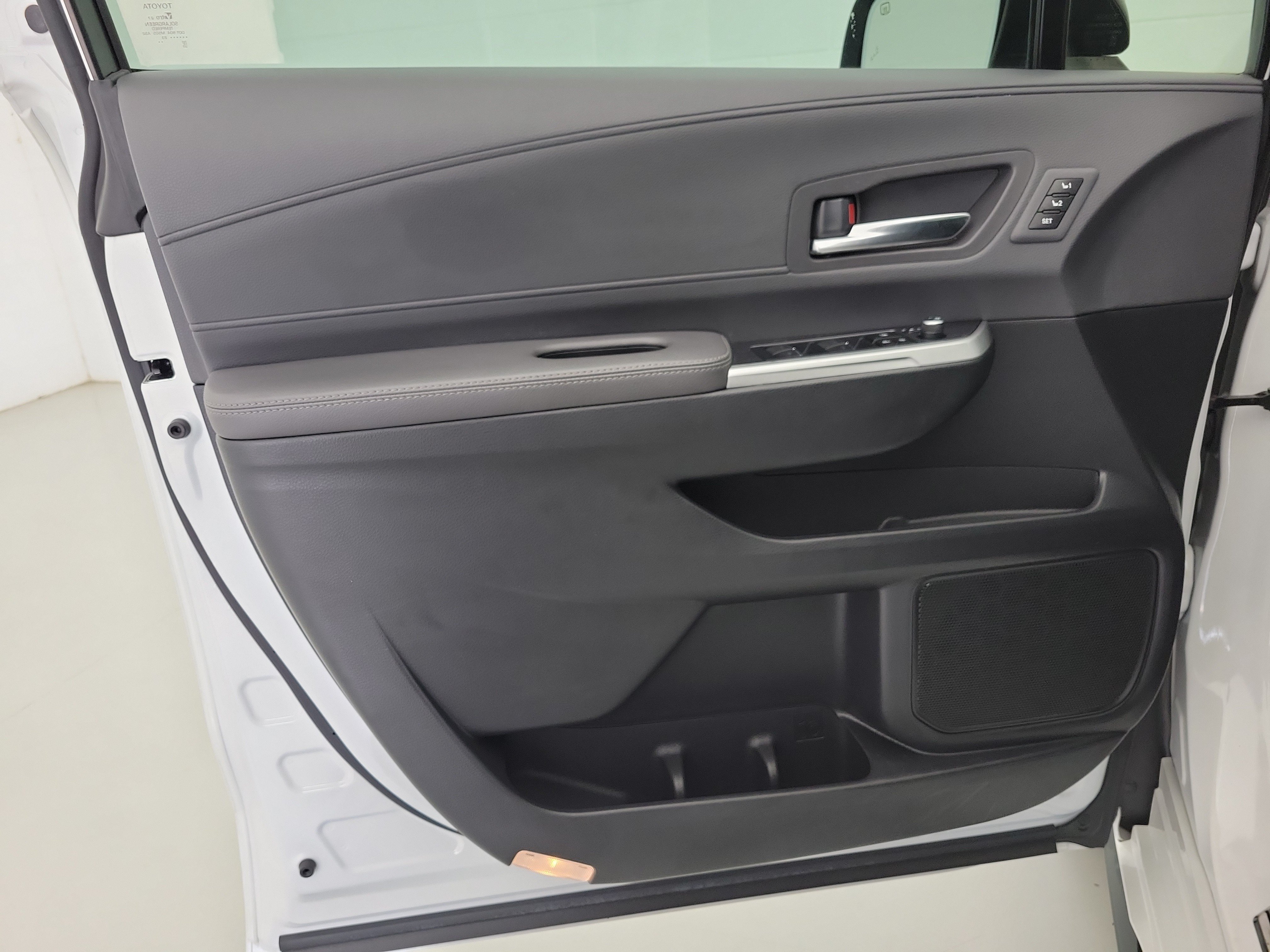 Used 2023 Wind Chill Pearl Toyota XSE image 21