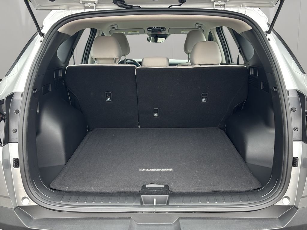 2025 Hyundai Tucson SE - Photo 10