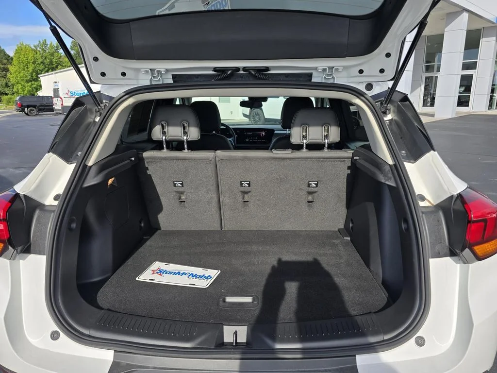 Used 2024 Summit White Buick Preferred image 19
