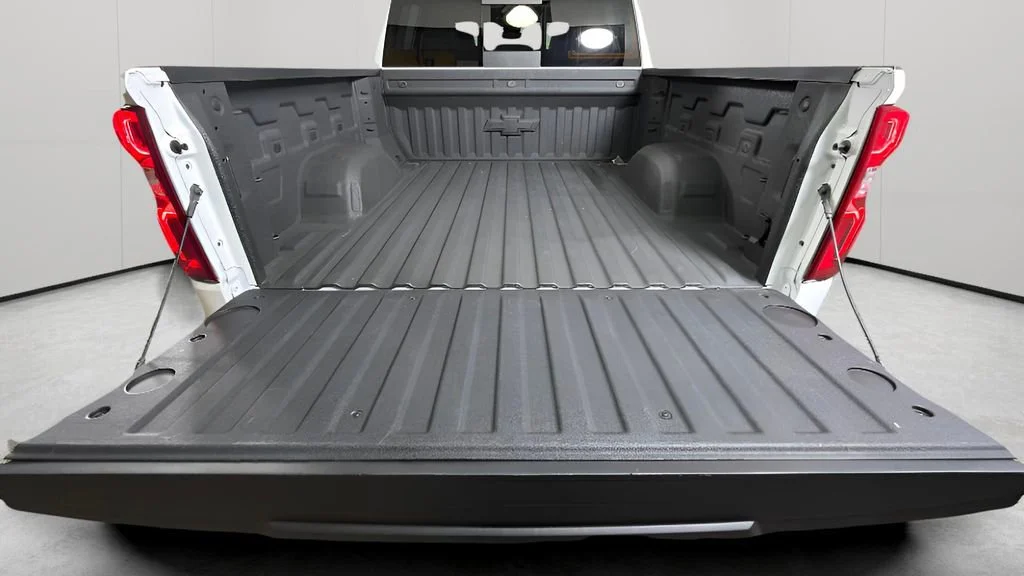 Used 2025 Summit White Chevrolet RST image 29
